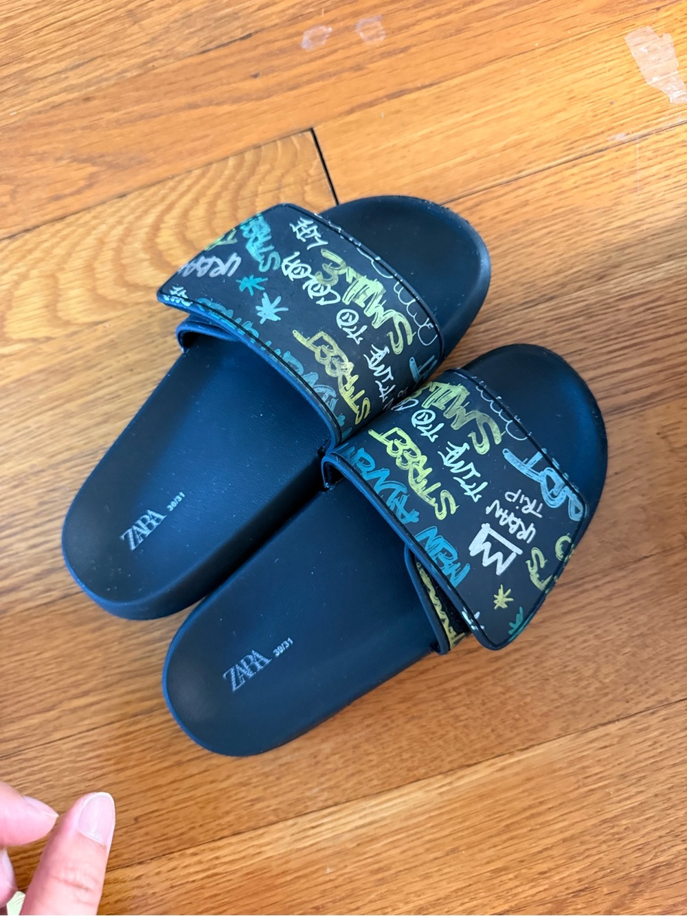 ZARA boy Black Slide Sandals with Multicolor Graffiti Strap- EU 30/31 size
